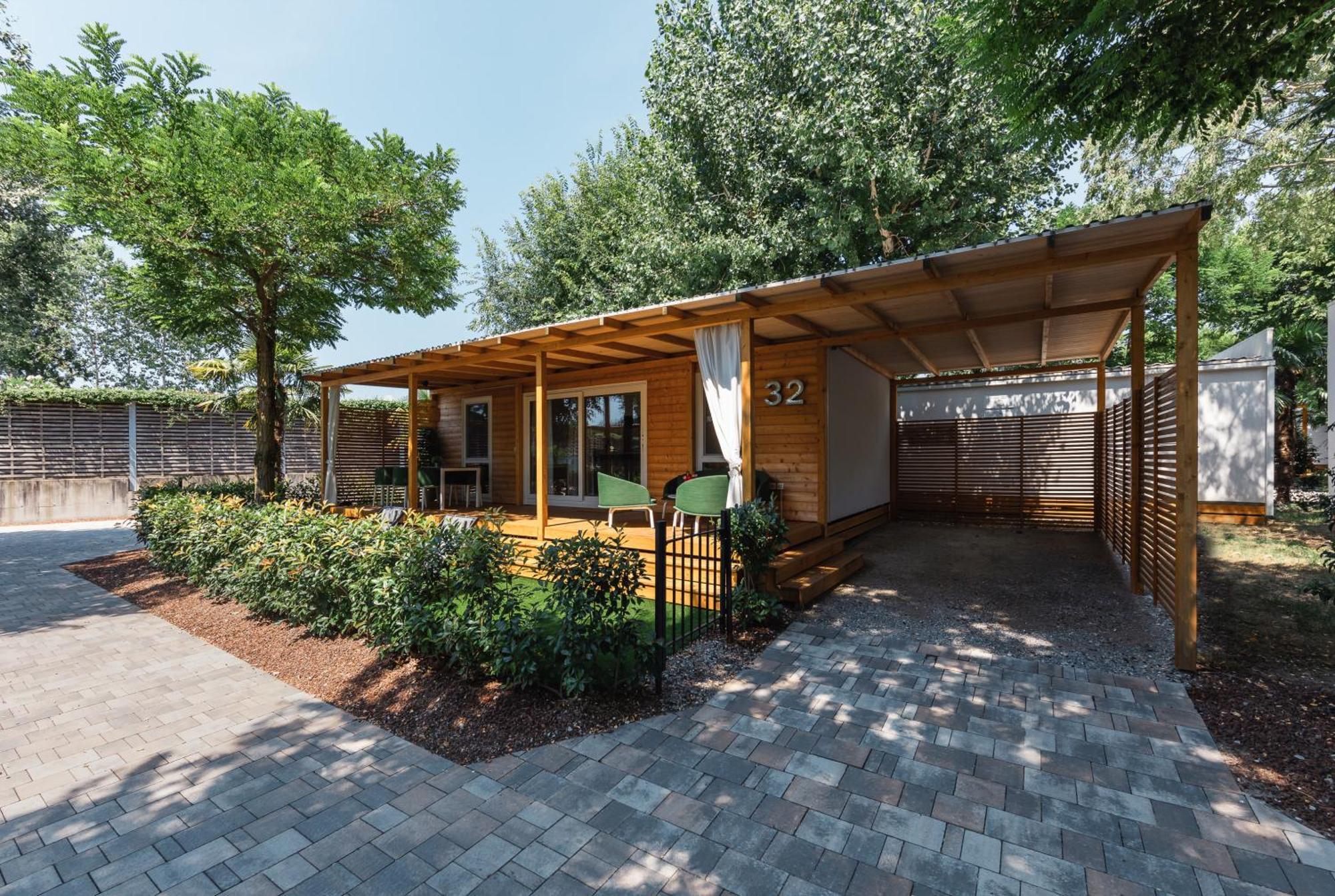 Large Cottage Deluxe