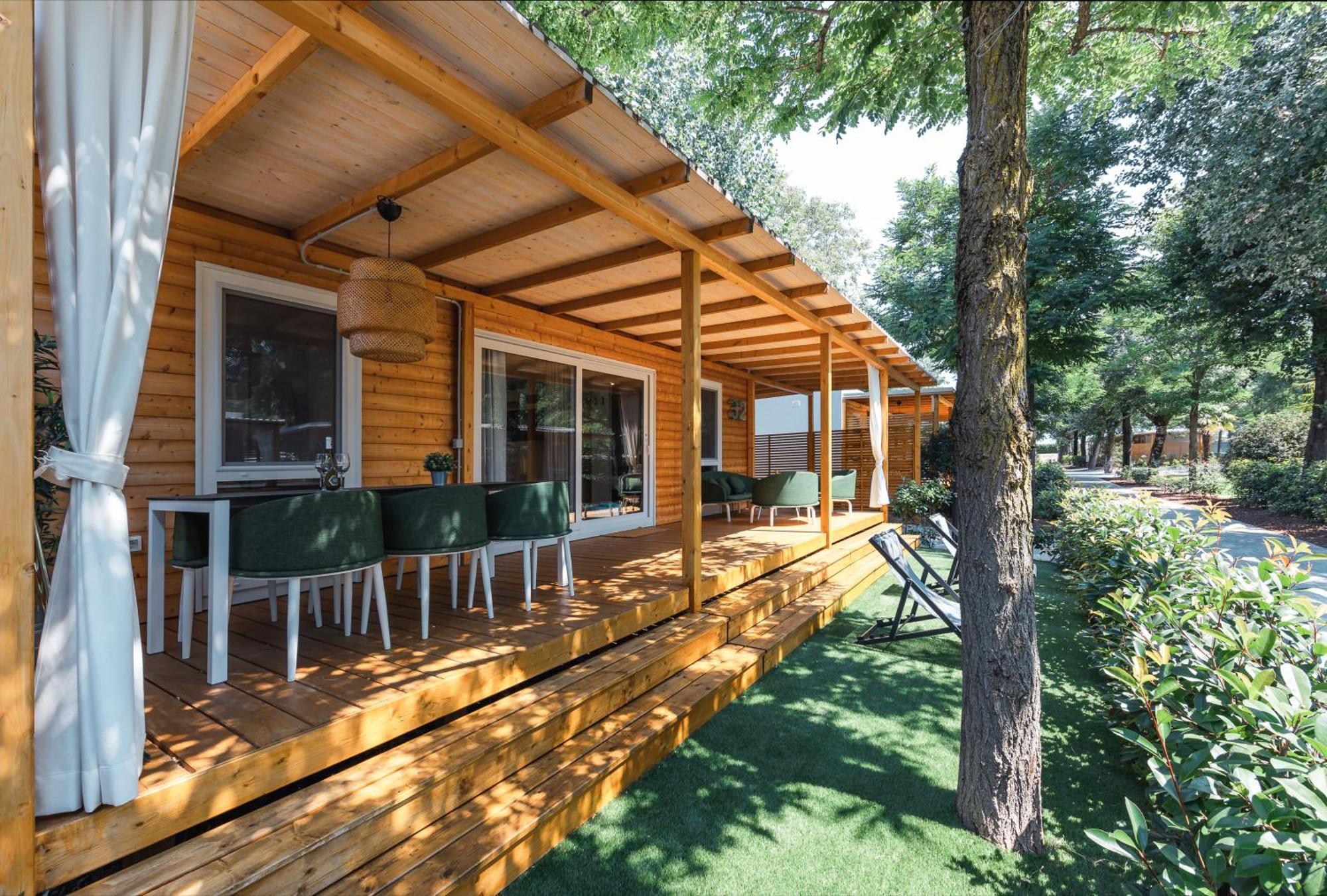 Large Cottage Deluxe