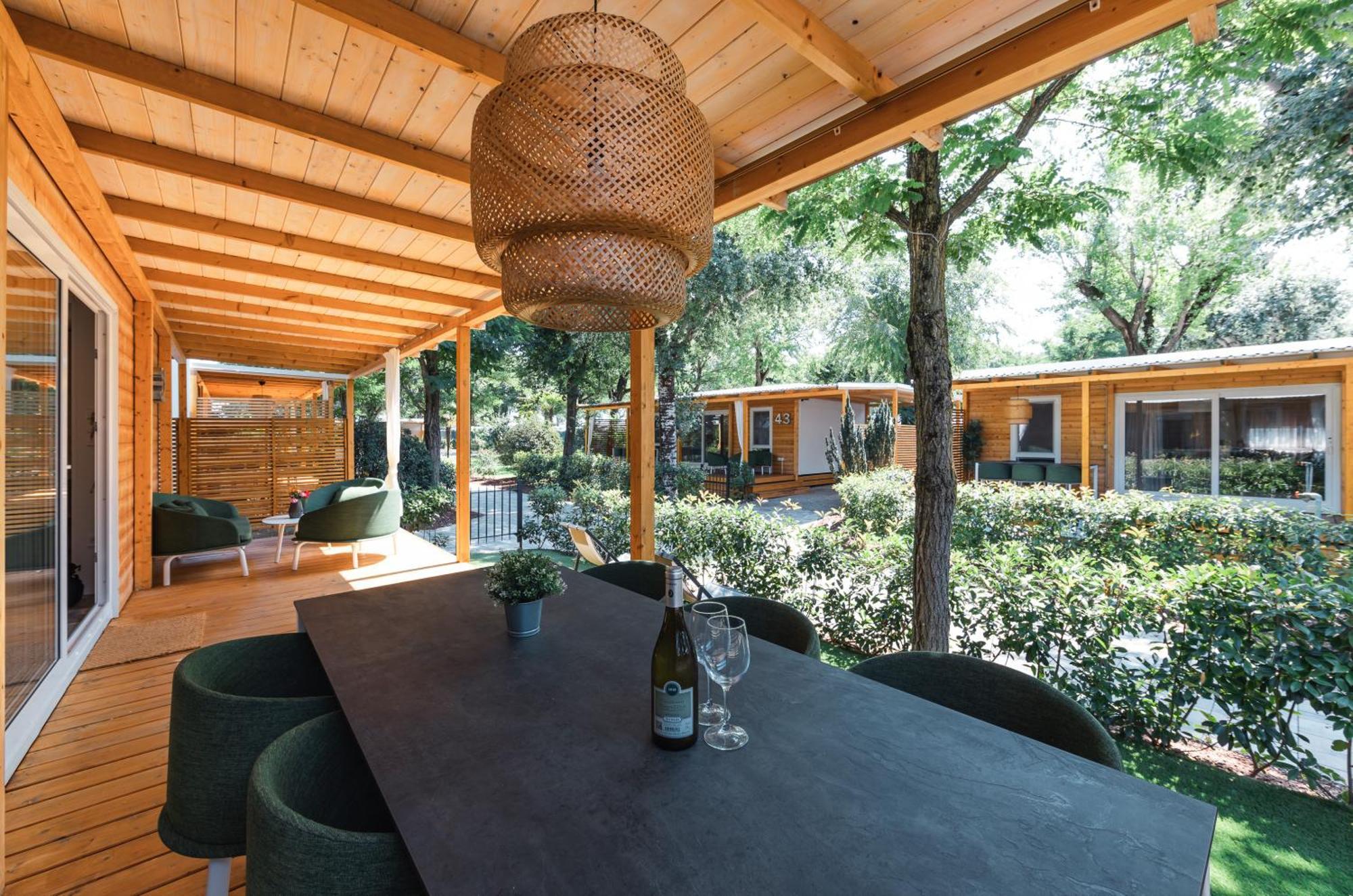 Large Cottage Deluxe